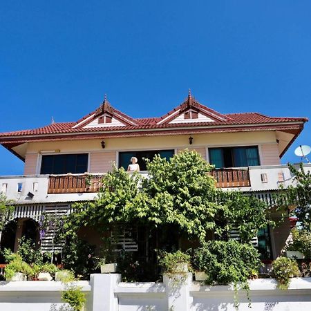 Loy Manee House Bed & Breakfast Ayutthaya Bagian luar foto
