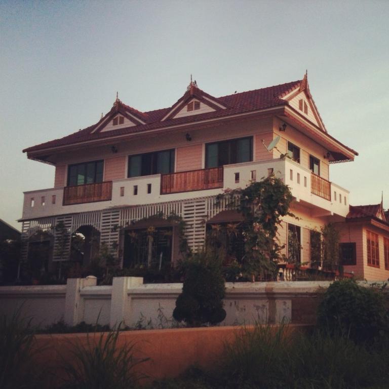 Loy Manee House Bed & Breakfast Ayutthaya Bagian luar foto