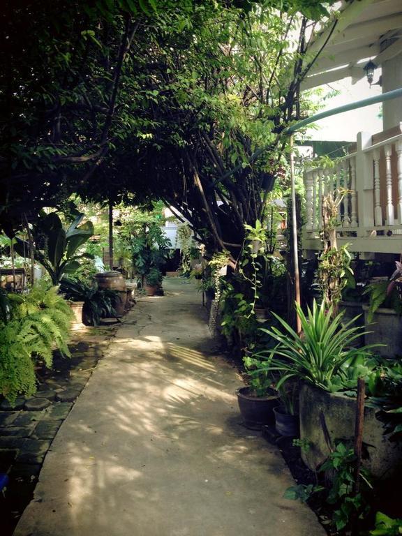 Loy Manee House Bed & Breakfast Ayutthaya Bagian luar foto