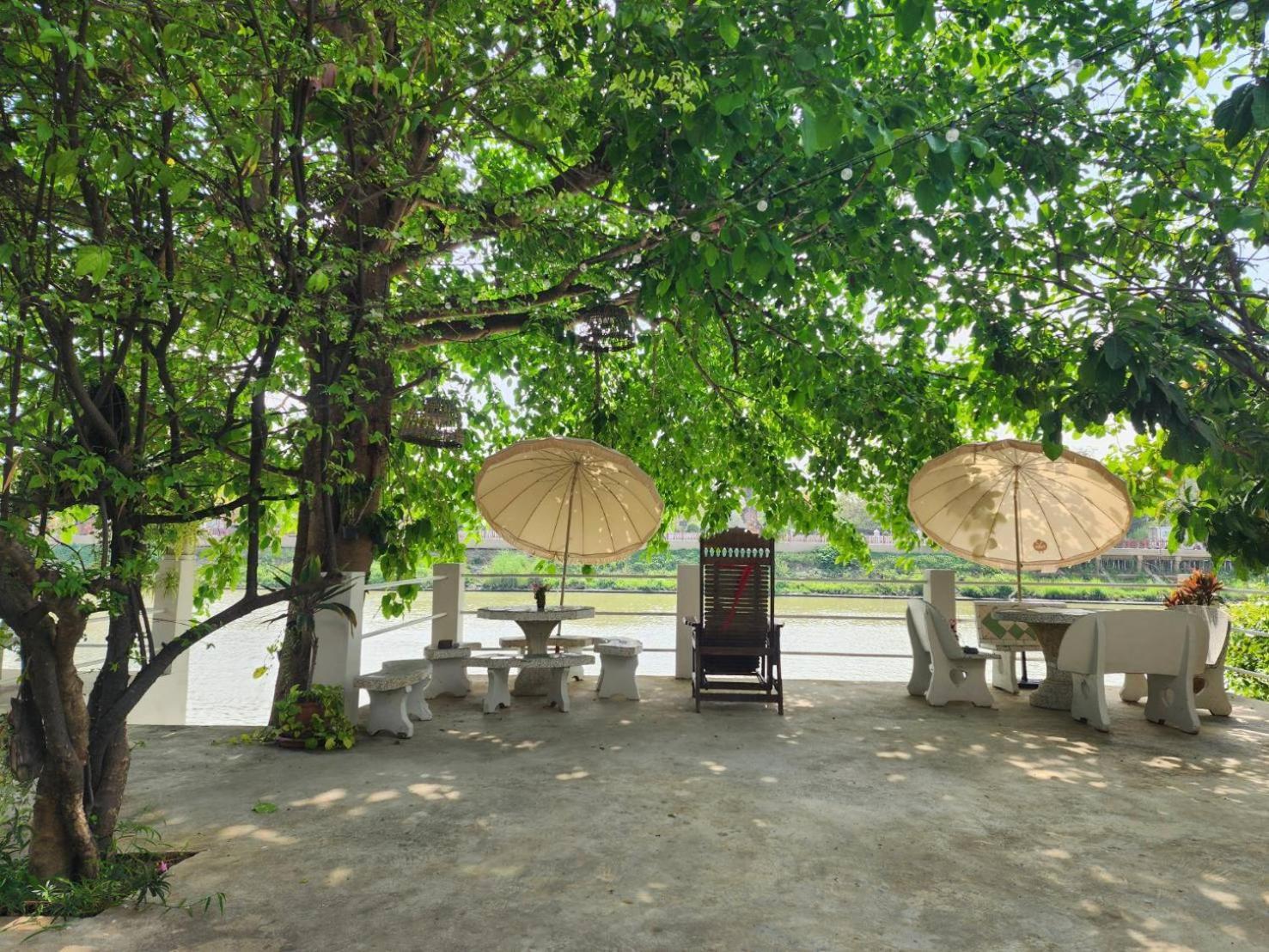 Loy Manee House Bed & Breakfast Ayutthaya Bagian luar foto