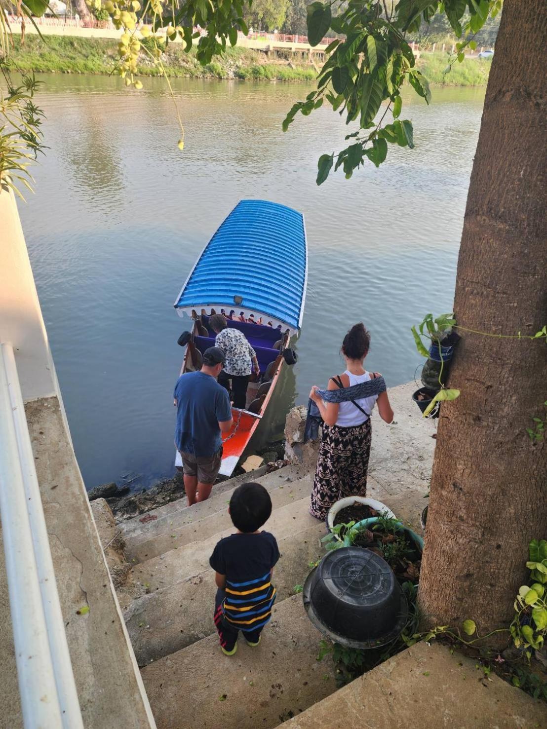 Loy Manee House Bed & Breakfast Ayutthaya Bagian luar foto