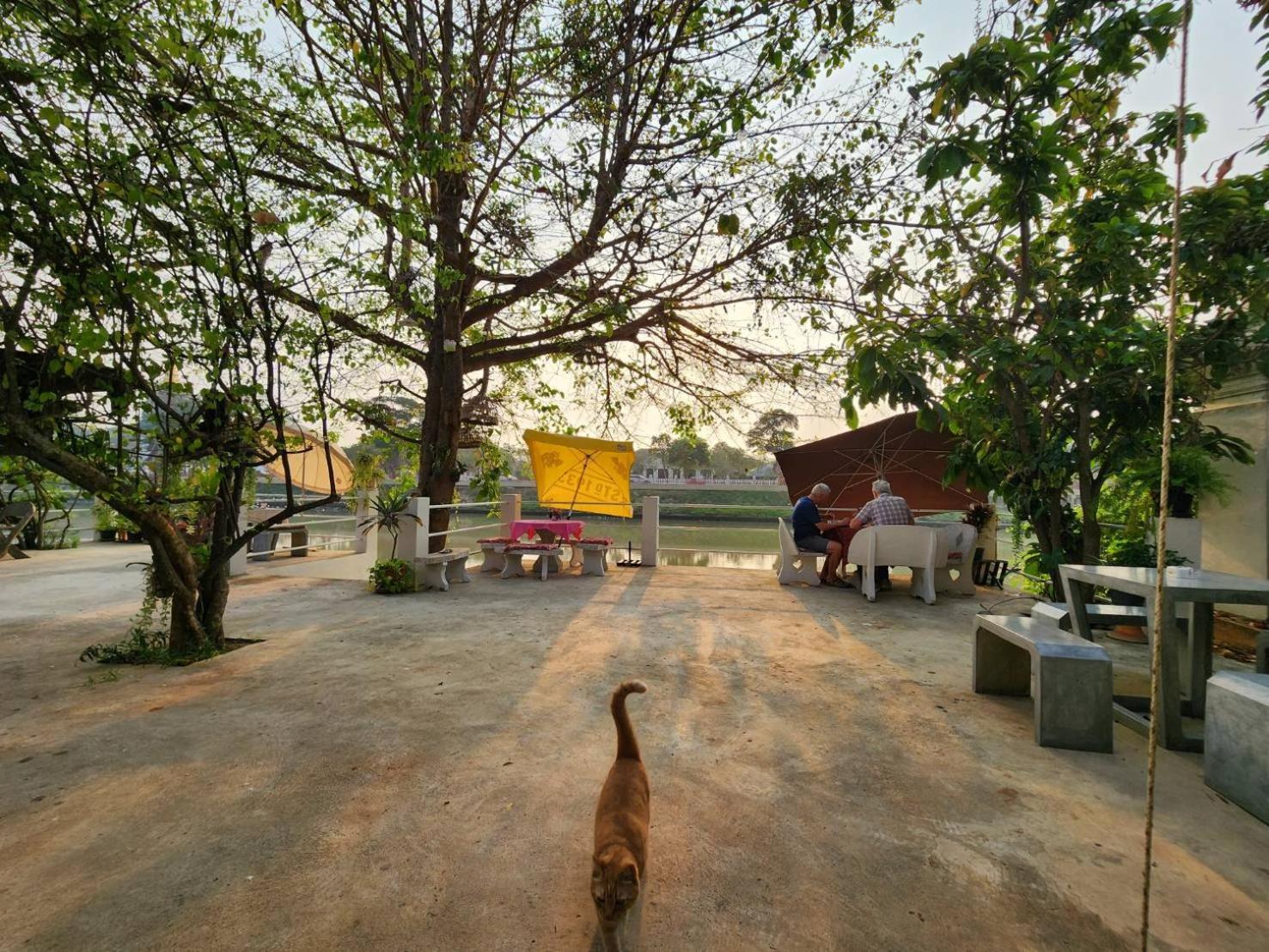 Loy Manee House Bed & Breakfast Ayutthaya Bagian luar foto
