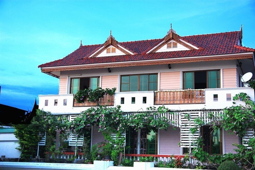 Loy Manee House Bed & Breakfast Ayutthaya Bagian luar foto