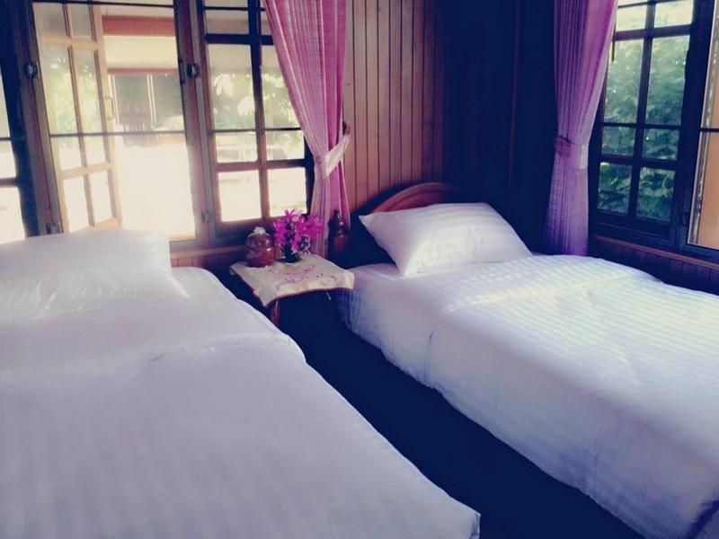 Loy Manee House Bed & Breakfast Ayutthaya Bagian luar foto