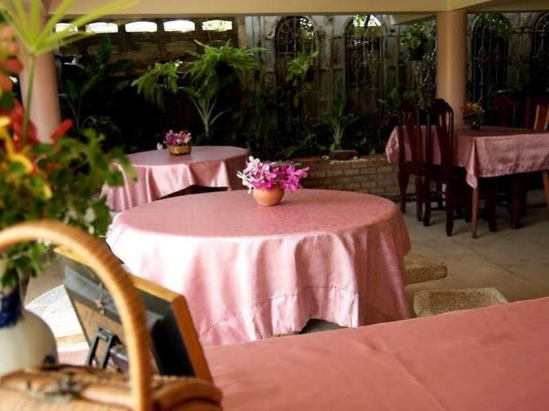 Loy Manee House Bed & Breakfast Ayutthaya Bagian luar foto