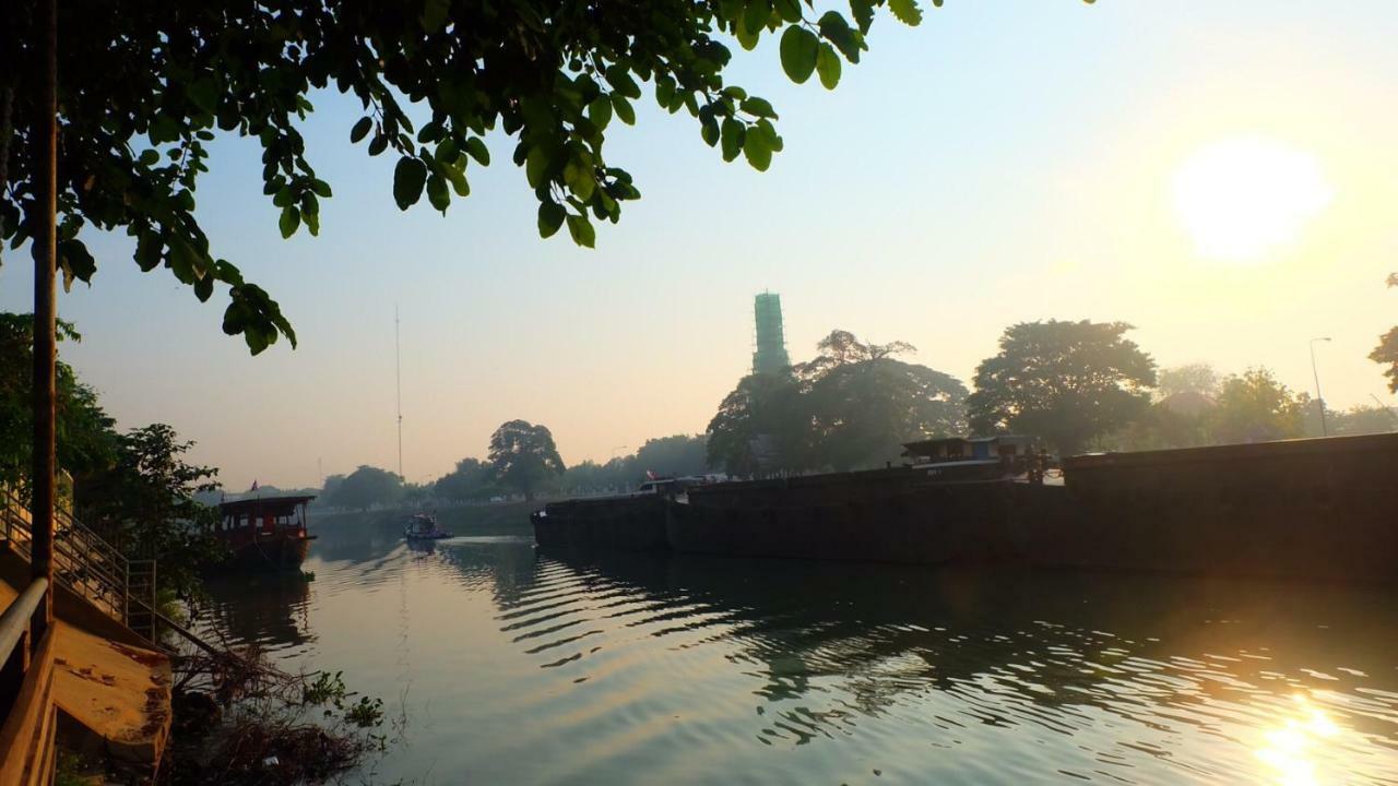 Loy Manee House Bed & Breakfast Ayutthaya Bagian luar foto